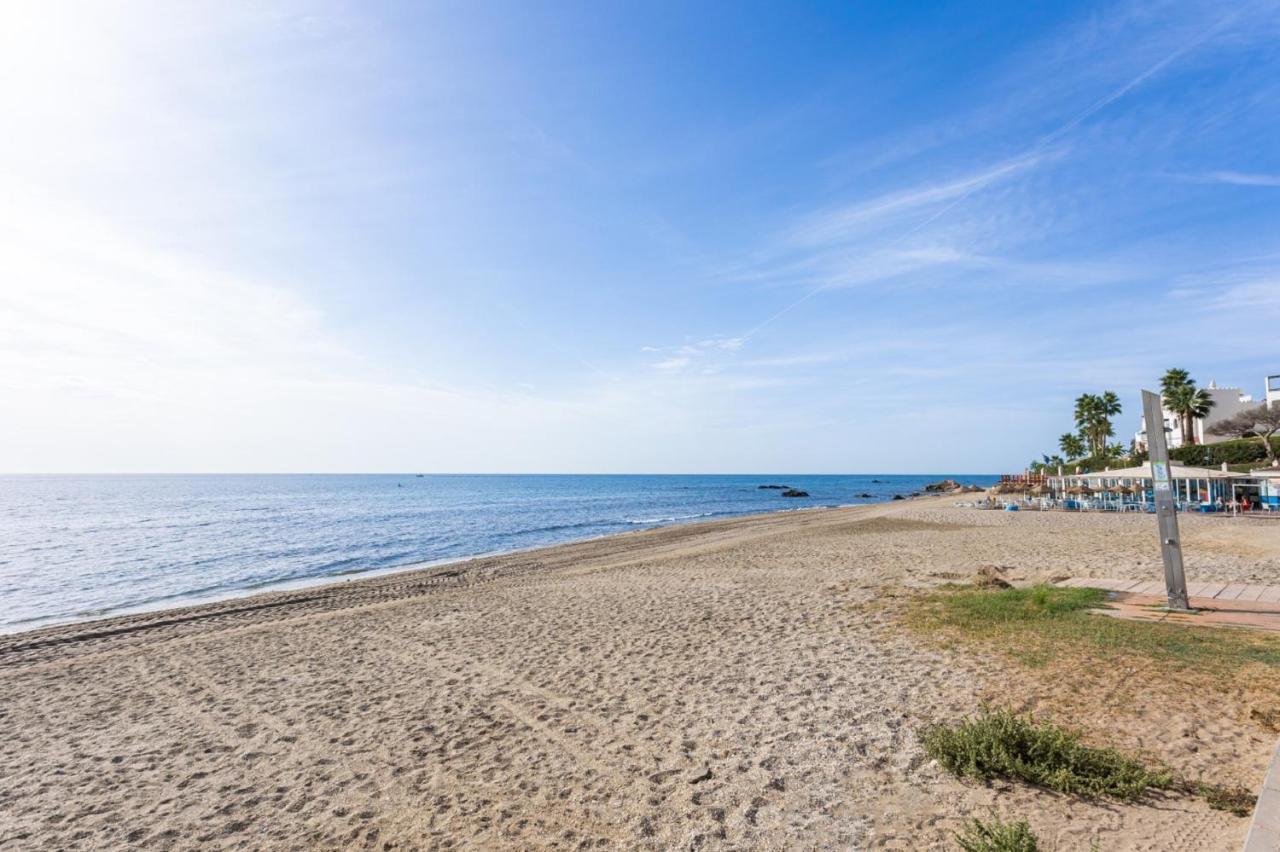 Holidays2Mijas Costa Lubina Del Sol Frontline Beach, Pool, Terrace, Seaview & Parking Sitio de Calahonda Bagian luar foto