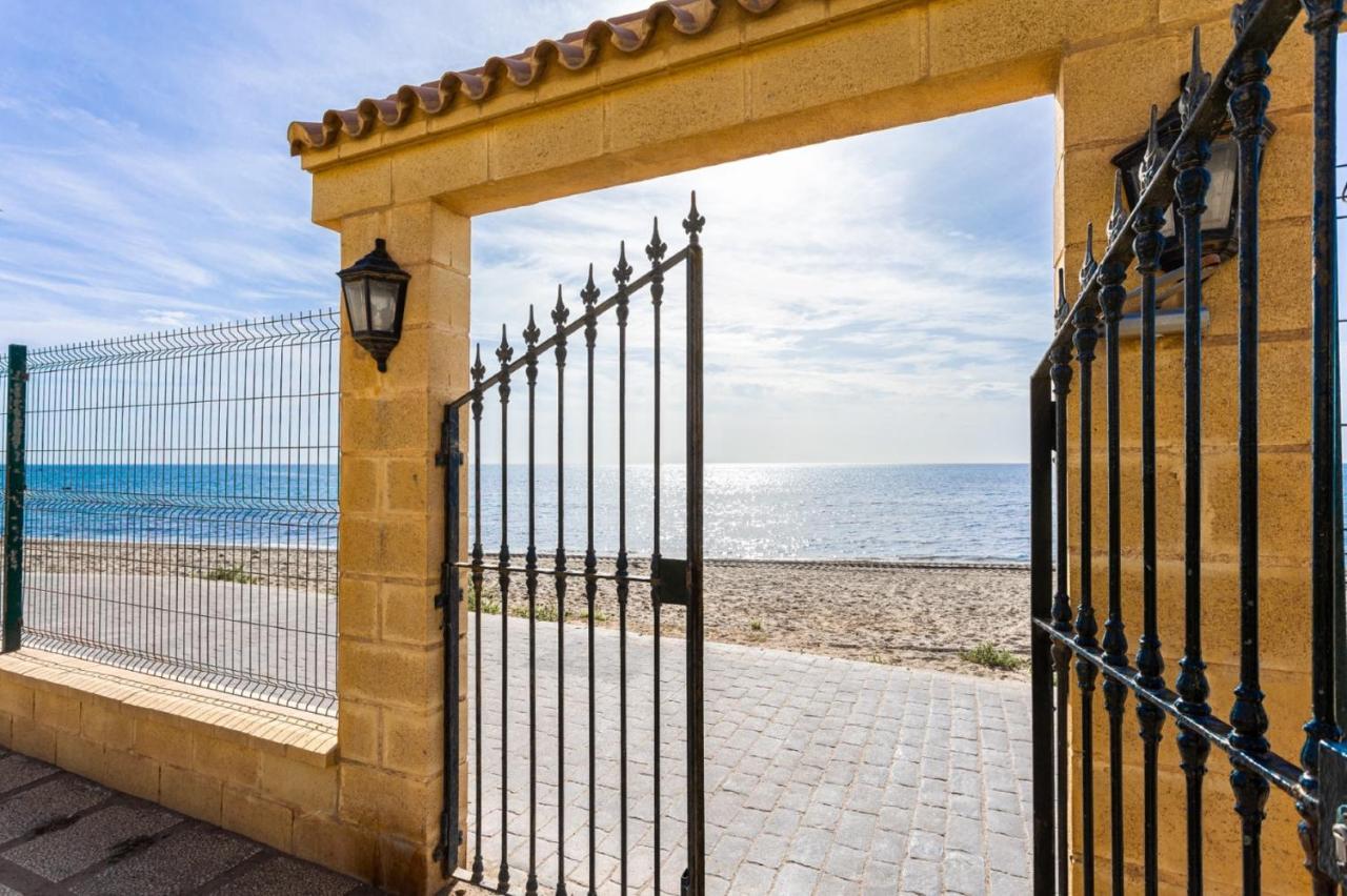 Holidays2Mijas Costa Lubina Del Sol Frontline Beach, Pool, Terrace, Seaview & Parking Sitio de Calahonda Bagian luar foto